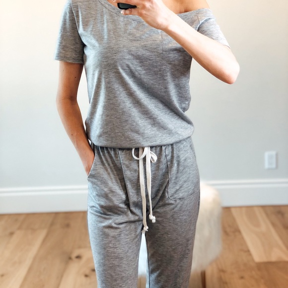 LOOKS BY LAUREN - Picture 4 of 5